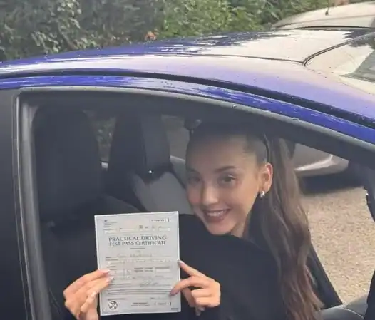 Freya, automatic driving instructor in Worcester