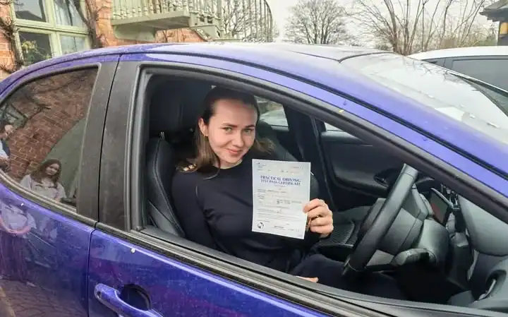 Freya, automatic driving instructor in Worcester
