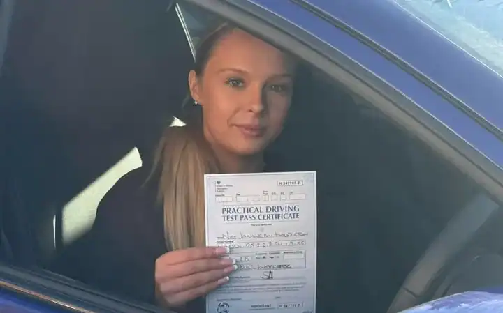 Jasmine, automatic driving instructor in Worcester
